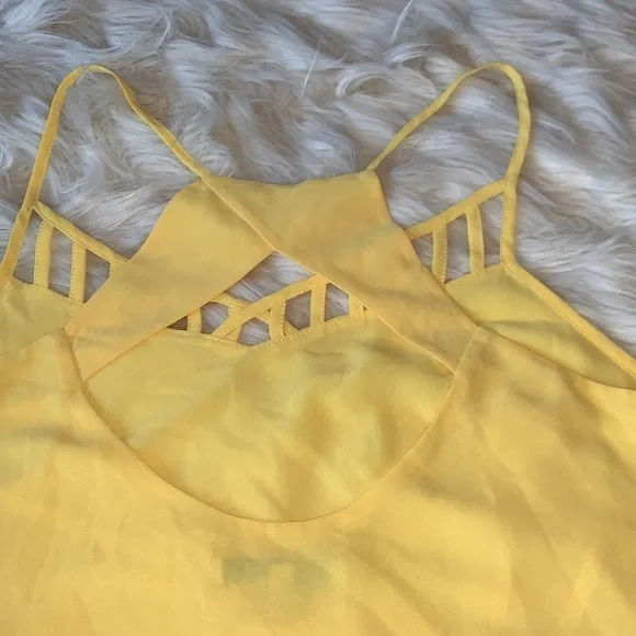 Naked Zebra Yellow Cut Out Sleeveless Blouse Size Small - Picture 3 of 7